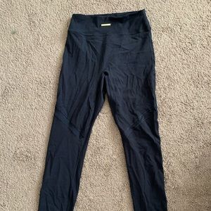 Never worn! Whitney Simmons gymshark collection. Black leggings Size S